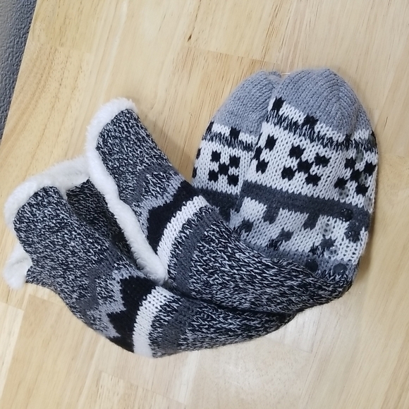 Knitted Slipper Socks - Picture 2 of 4